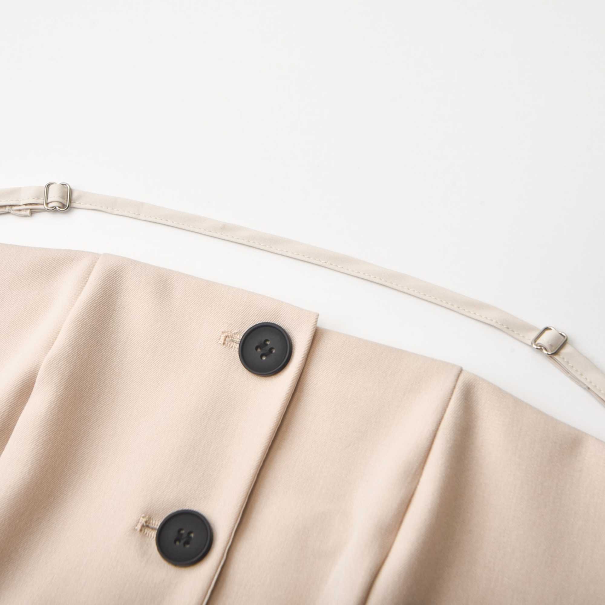 Savage-button-detail crop top - itsy, it¡®s different